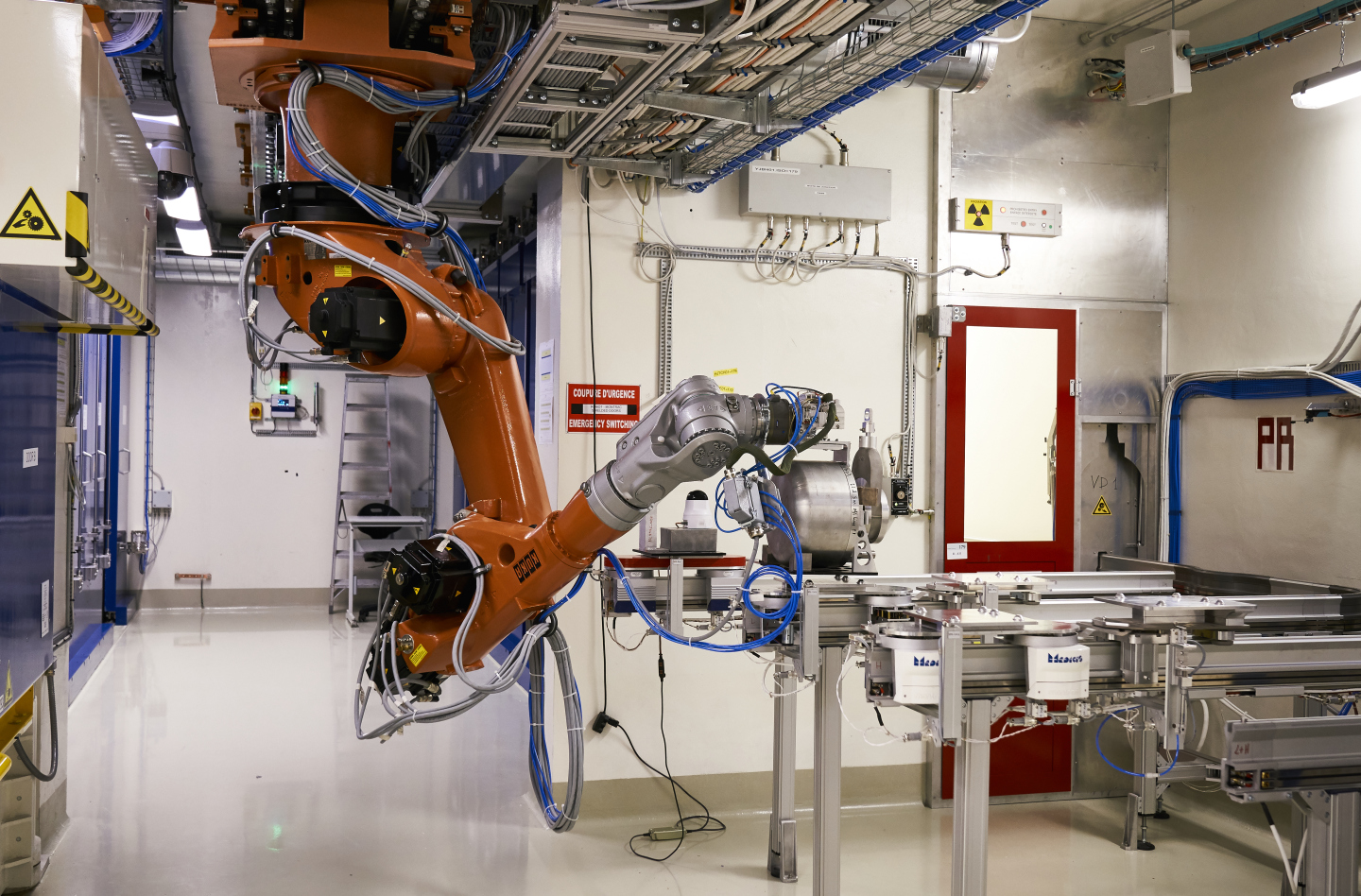 MEDICIS robot isotope production for medical research