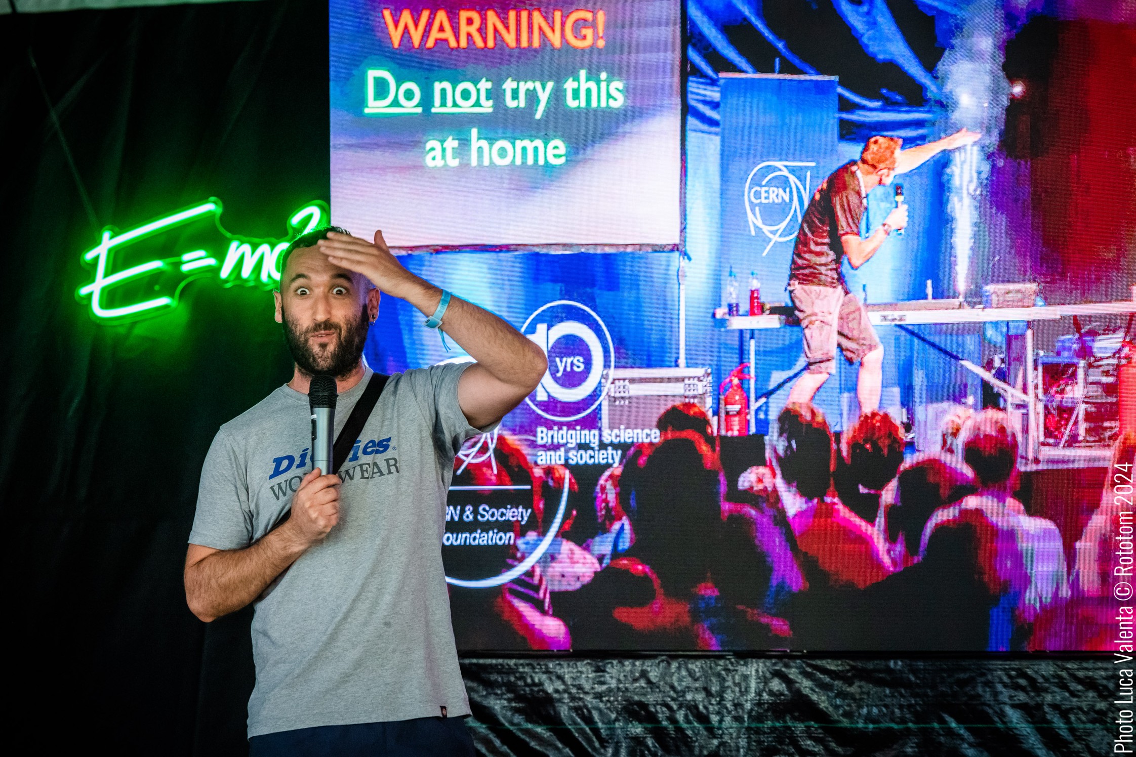 Image of presenter at Rototom Festival 2024